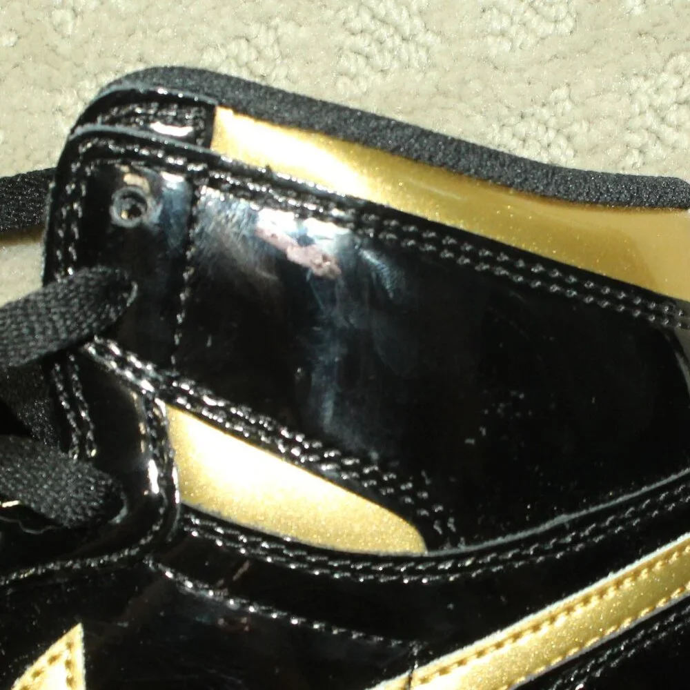 New IOB Jordan Boy's Size 6.5Y/ Women's 8 Black Patent Gold High Top Sneakers